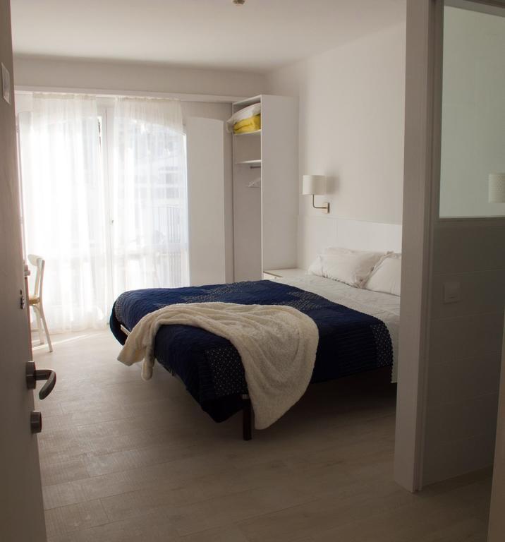 Hostal Marina كاذاكيس الغرفة الصورة