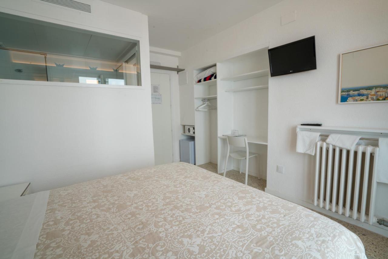 Hostal Marina كاذاكيس المظهر الخارجي الصورة